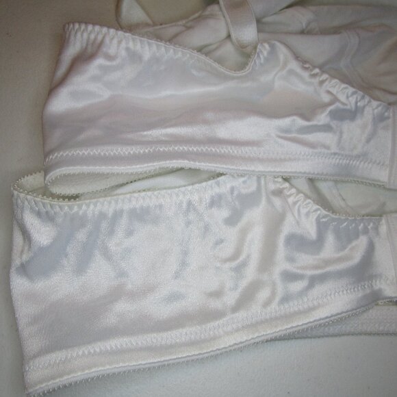 JUST MY SIZE by HANES BRA C50/115 Wht Lot of 2 - Picture 7 of 8
